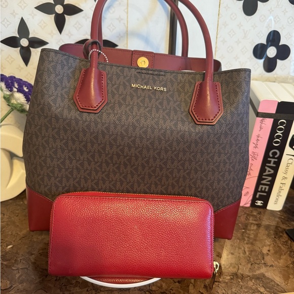 Michael Kors shoulder bag with matching wallet set - Picture 6 of 17